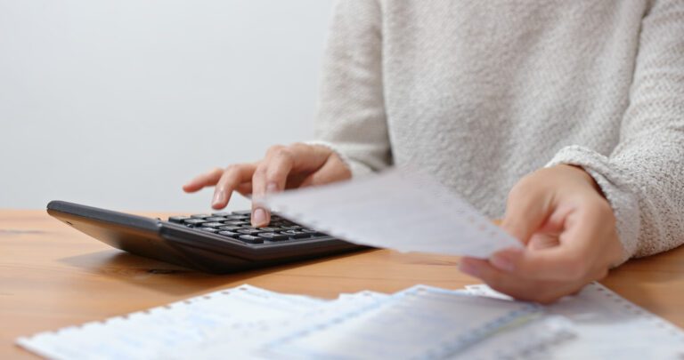 woman expecting electricity prices to rise over time calculate the spending at home
